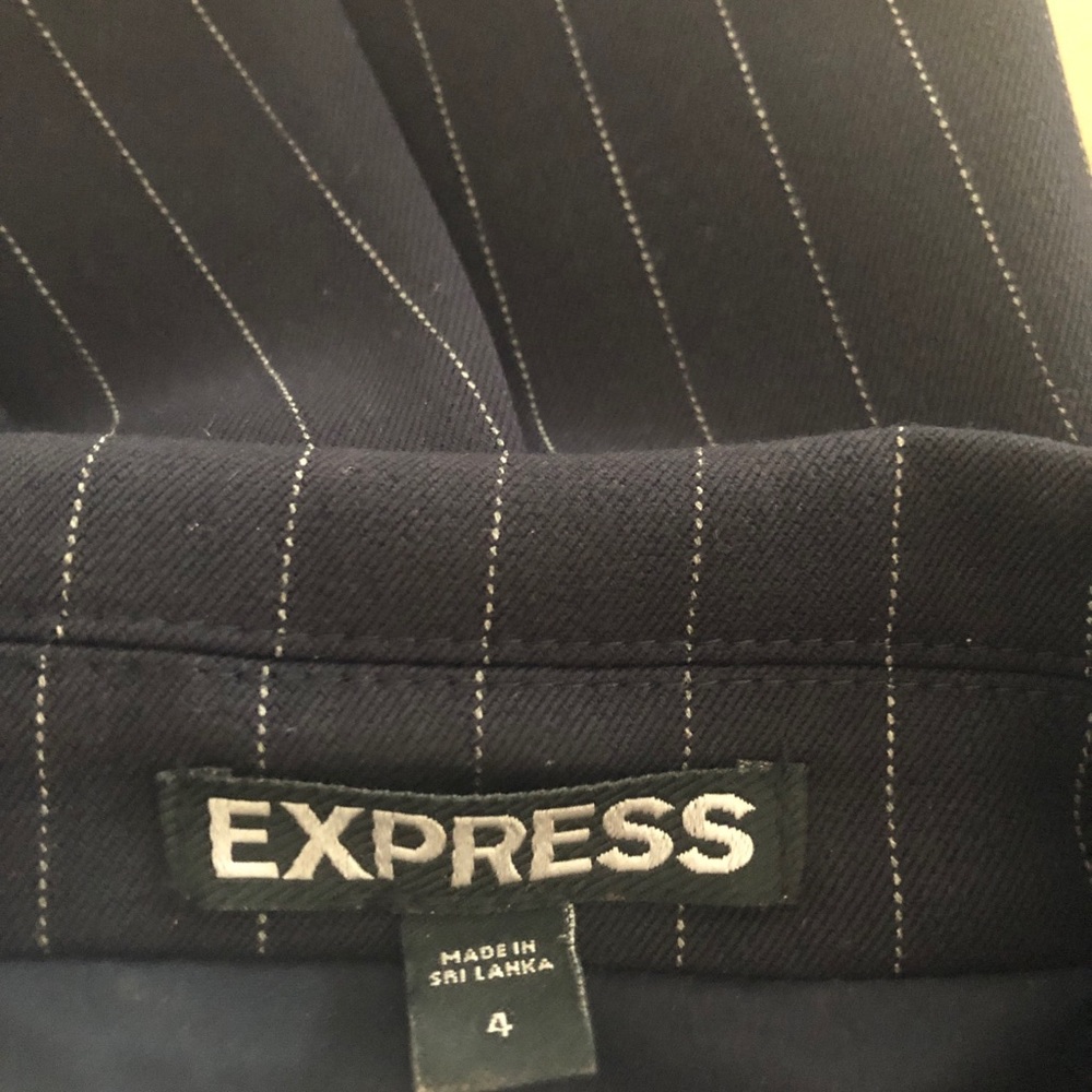 Express Suit - Picture 6 of 11